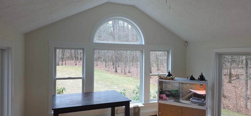 🏠 Interior Painting in Dunstable, MA We recently completed an interior painting job at this Dunstable residence — fresh walls and crisp trim that really make the colors pop throughout the home. At Cramb Painting Co., it’s all about clean lines, smooth finishes, and bringing each space to life.